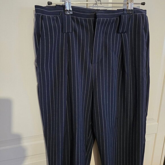 only Striped trousers size 34 are equivalent to XXS or XS - Picture 3 of 3